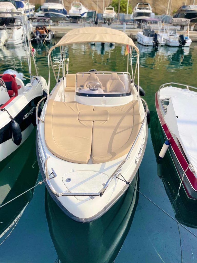 Requisitos para alquilar un barco sin licencia en Altea y Calpe 3 MARION 560 SUNDECK